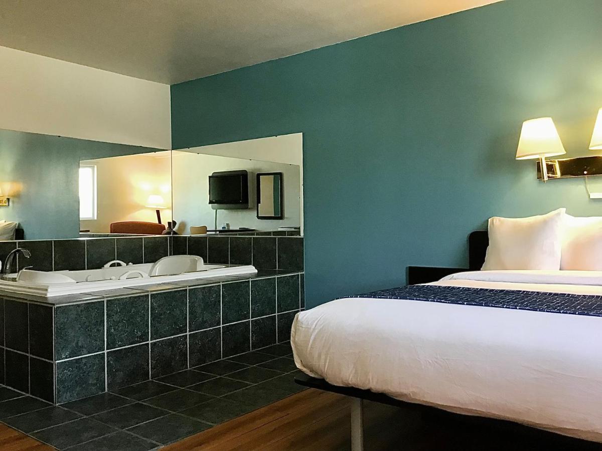 Travelodge Inn & Suites By Wyndham Missoula University Park エクステリア 写真